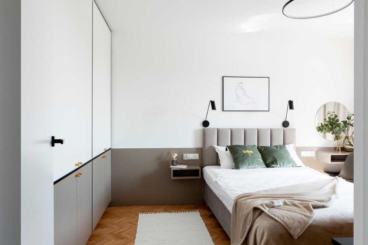 Apartment 32 *